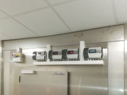 Projekt: Verbundkälteanlage für eine Kantine mit 5 Kühlräumen und 14 Kühlstellen<br>Foto: Regler für die Kühlräume